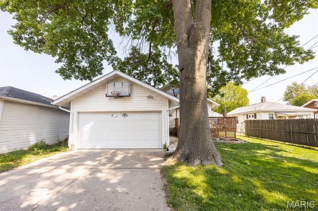 110 N 32nd Street, Belleville, IL 62226