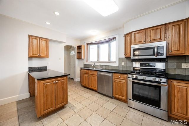 110 N 32nd Street, Belleville, IL 62226