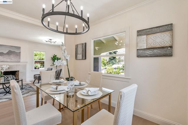 6927 Sunkist Dr, Oakland, CA 94605