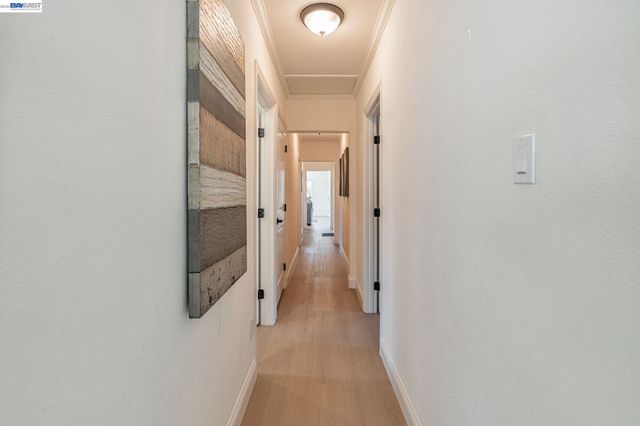 6927 Sunkist Dr, Oakland, CA 94605