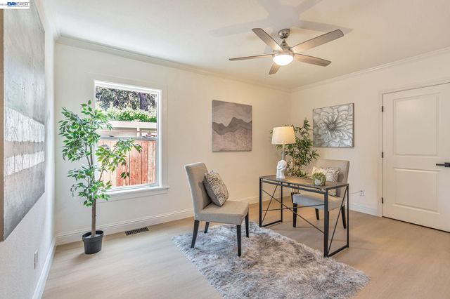 6927 Sunkist Dr, Oakland, CA 94605