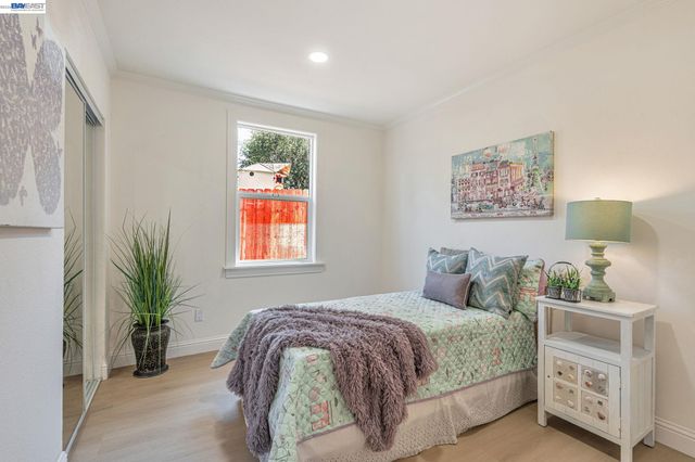 6927 Sunkist Dr, Oakland, CA 94605