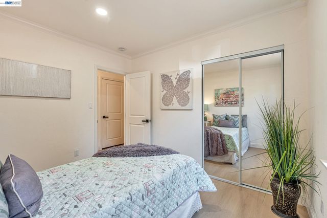 6927 Sunkist Dr, Oakland, CA 94605