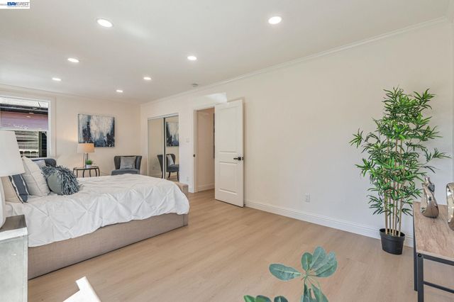 6927 Sunkist Dr, Oakland, CA 94605