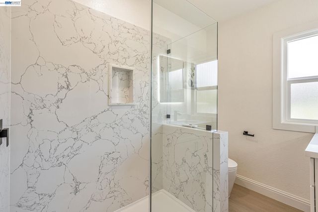 6927 Sunkist Dr, Oakland, CA 94605