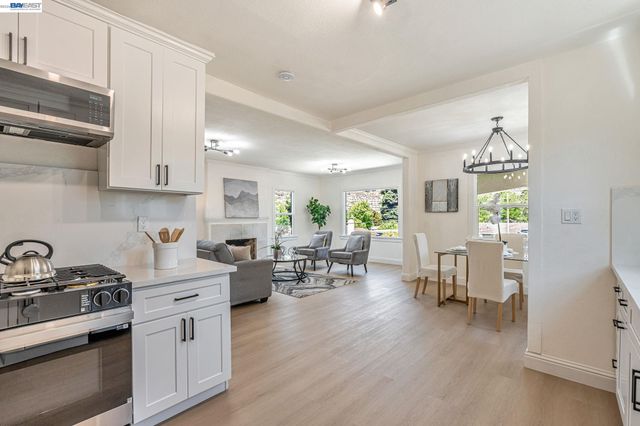 6927 Sunkist Dr, Oakland, CA 94605