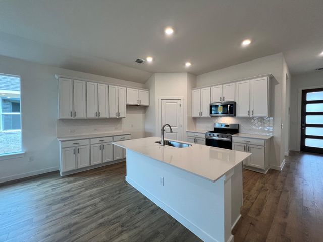 1925 Crooked Creek ST, Leander, TX 78641