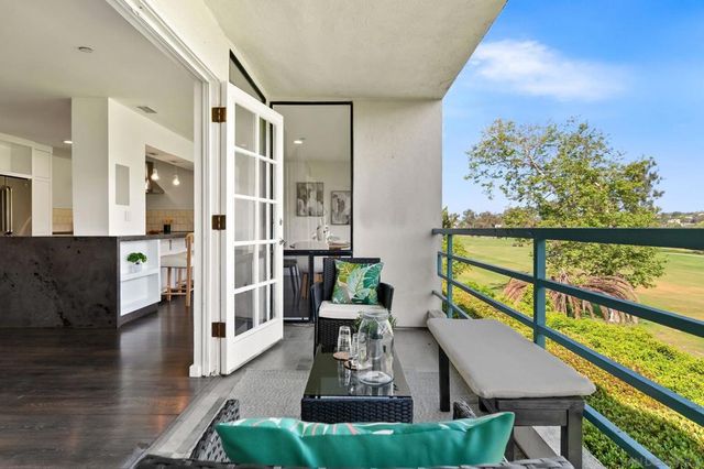 2556 Navarra Drive C, Carlsbad, CA 92009