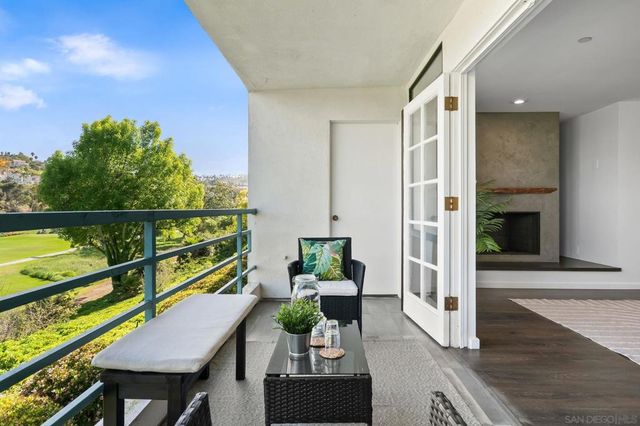 2556 Navarra Drive C, Carlsbad, CA 92009