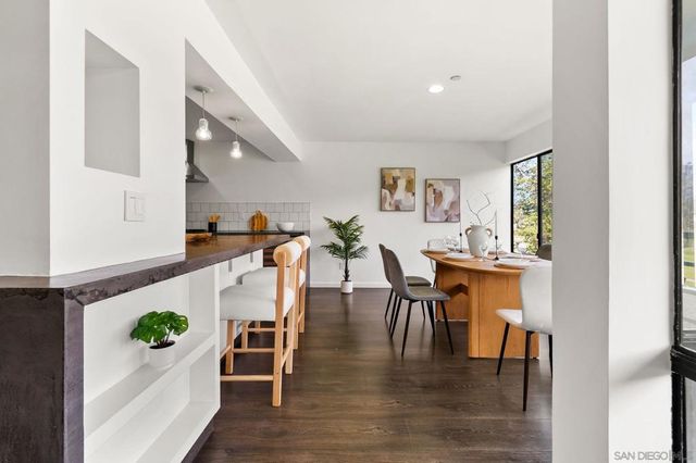 2556 Navarra Drive C, Carlsbad, CA 92009