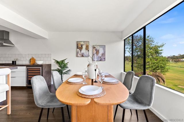 2556 Navarra Drive C, Carlsbad, CA 92009