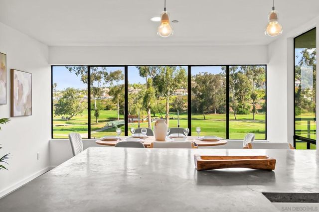 2556 Navarra Drive C, Carlsbad, CA 92009