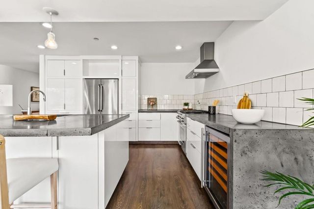 2556 Navarra Drive C, Carlsbad, CA 92009