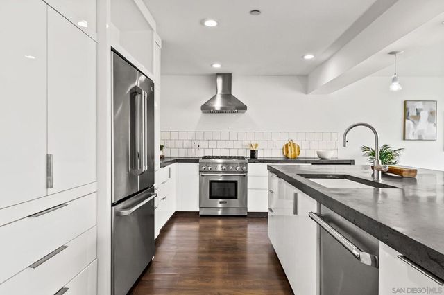 2556 Navarra Drive C, Carlsbad, CA 92009