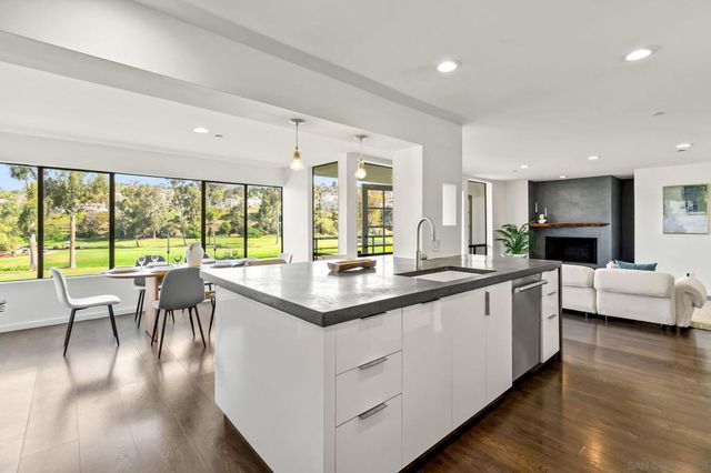 2556 Navarra Drive C, Carlsbad, CA 92009