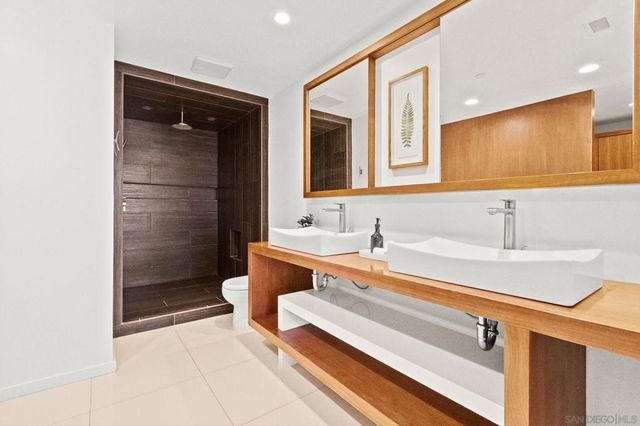 2556 Navarra Drive C, Carlsbad, CA 92009