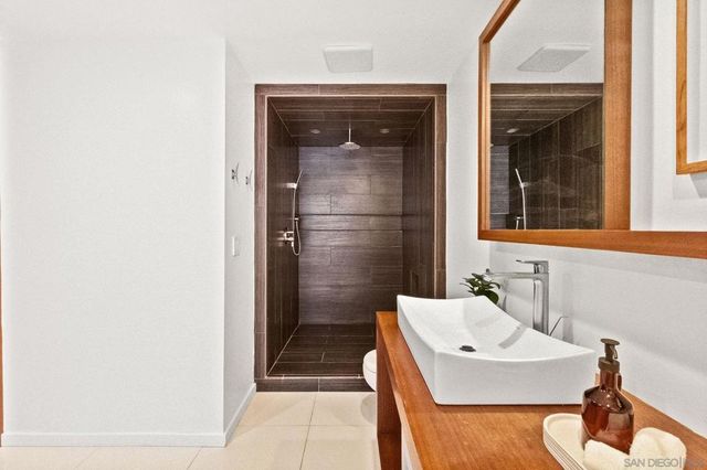 2556 Navarra Drive C, Carlsbad, CA 92009