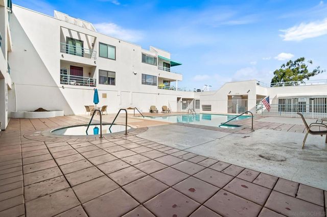 2556 Navarra Drive C, Carlsbad, CA 92009