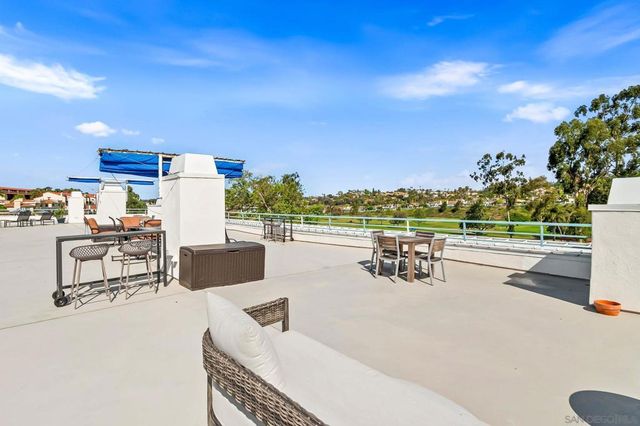 2556 Navarra Drive C, Carlsbad, CA 92009