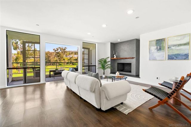 2556 Navarra Drive C, Carlsbad, CA 92009