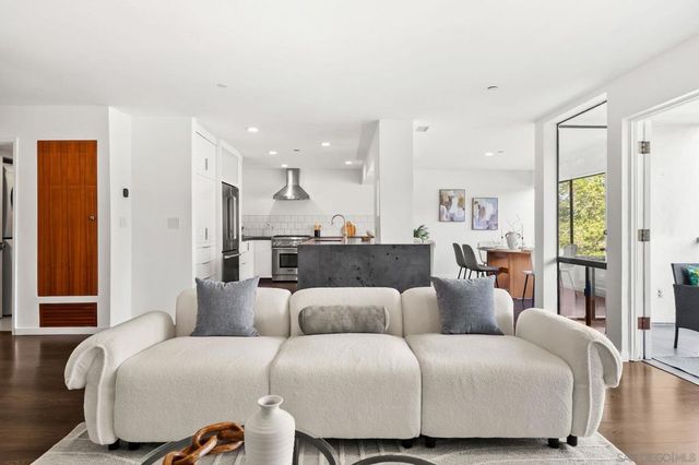2556 Navarra Drive C, Carlsbad, CA 92009