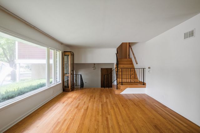 1720 Central Avenue, Deerfield, IL 60015