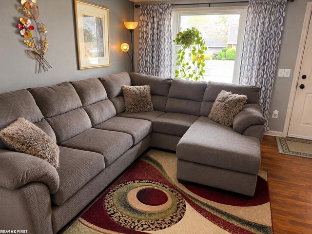 28059 Bohn Street, Roseville, MI 48066