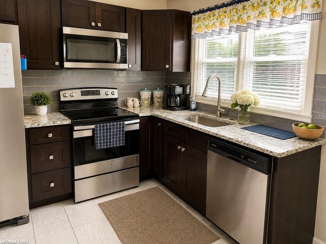28059 Bohn Street, Roseville, MI 48066
