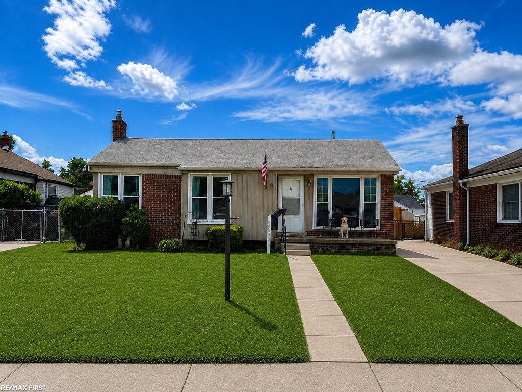 28059 Bohn Street, Roseville, MI 48066