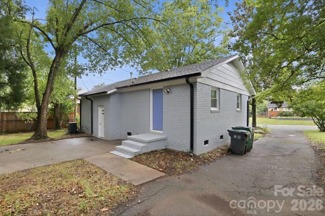 835 Ranch Road, Charlotte, NC 28208