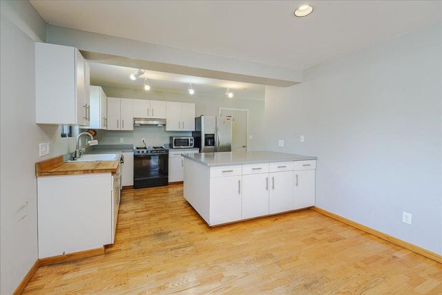 1009 2nd Street E, Hastings, MN 55033