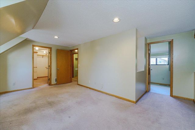 1009 2nd Street E, Hastings, MN 55033