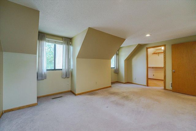 1009 2nd Street E, Hastings, MN 55033