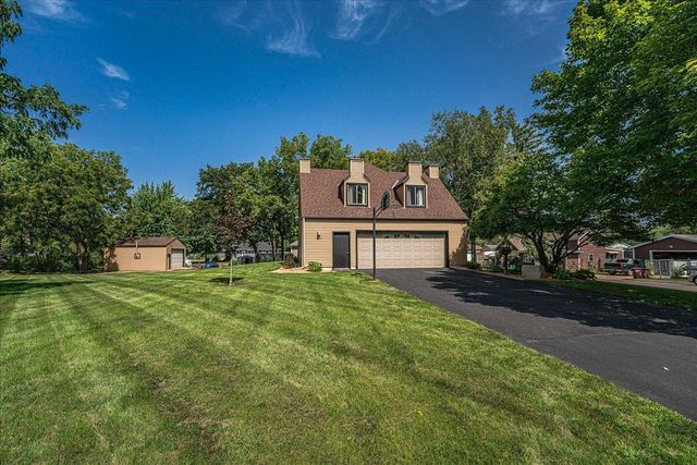 1009 2nd Street E, Hastings, MN 55033