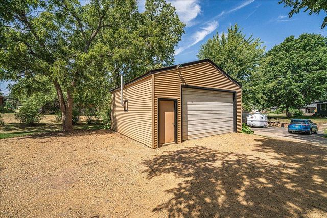 1009 2nd Street E, Hastings, MN 55033