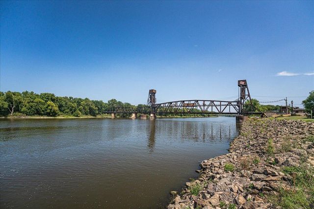 1009 2nd Street E, Hastings, MN 55033