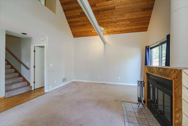 1009 2nd Street E, Hastings, MN 55033