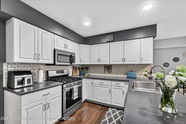 5902 Beuna Parkway, Haslett, MI 48840