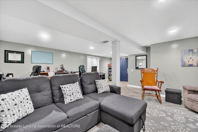 5902 Beuna Parkway, Haslett, MI 48840