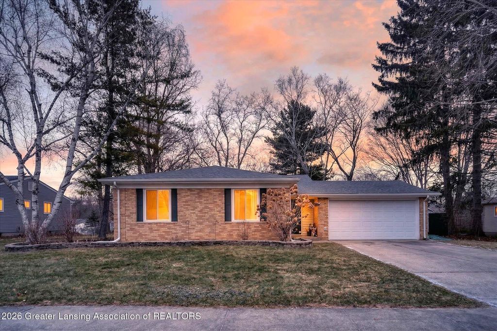 5902 Beuna Parkway, Haslett, MI 48840