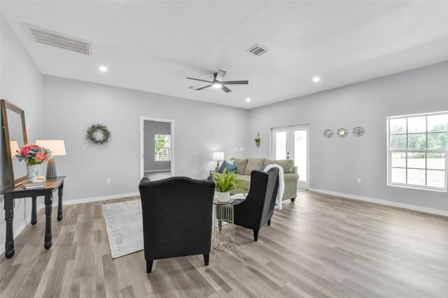 262 County Road 3552, Cleveland, TX 77327