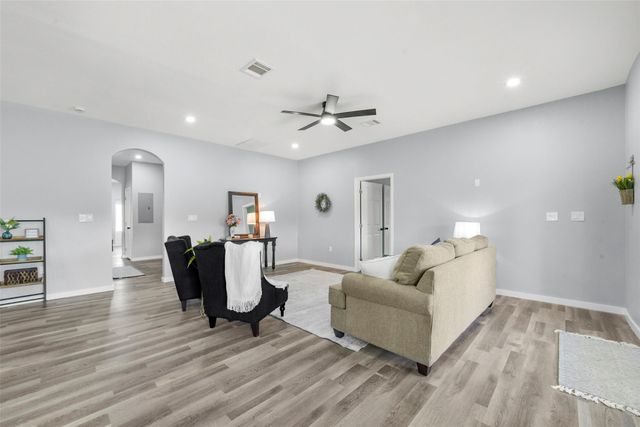 262 County Road 3552, Cleveland, TX 77327