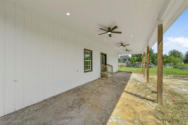 262 County Road 3552, Cleveland, TX 77327