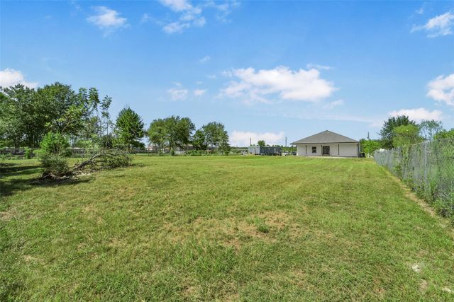 262 County Road 3552, Cleveland, TX 77327
