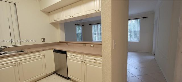 6824 W Sample Rd 6824, Coral Springs, FL 33067