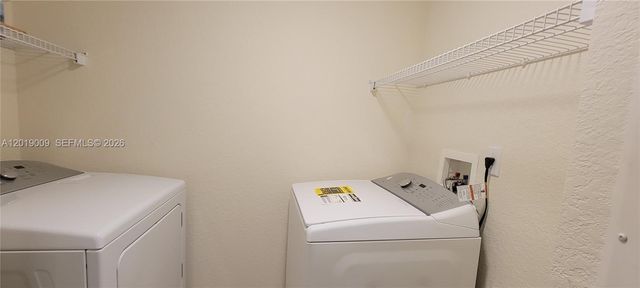 6824 W Sample Rd 6824, Coral Springs, FL 33067