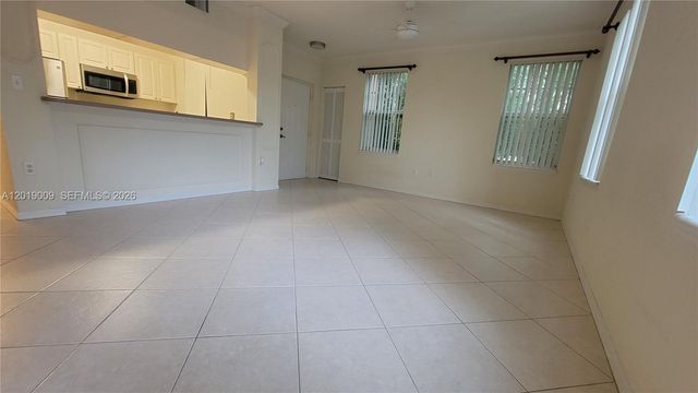 6824 W Sample Rd 6824, Coral Springs, FL 33067