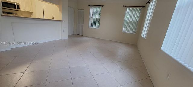 6824 W Sample Rd 6824, Coral Springs, FL 33067