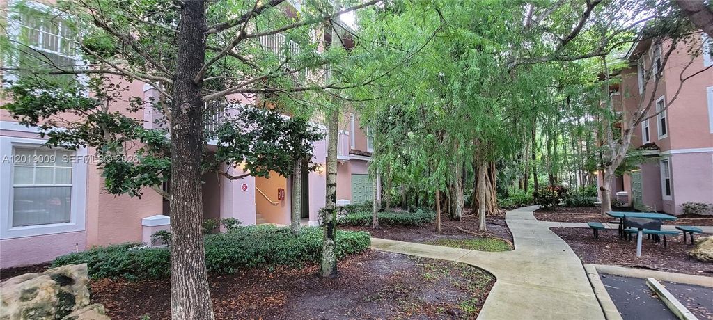 6824 W Sample Rd 6824, Coral Springs, FL 33067
