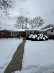 14621 Rosemary Boulevard, Oak Park, MI 48237
